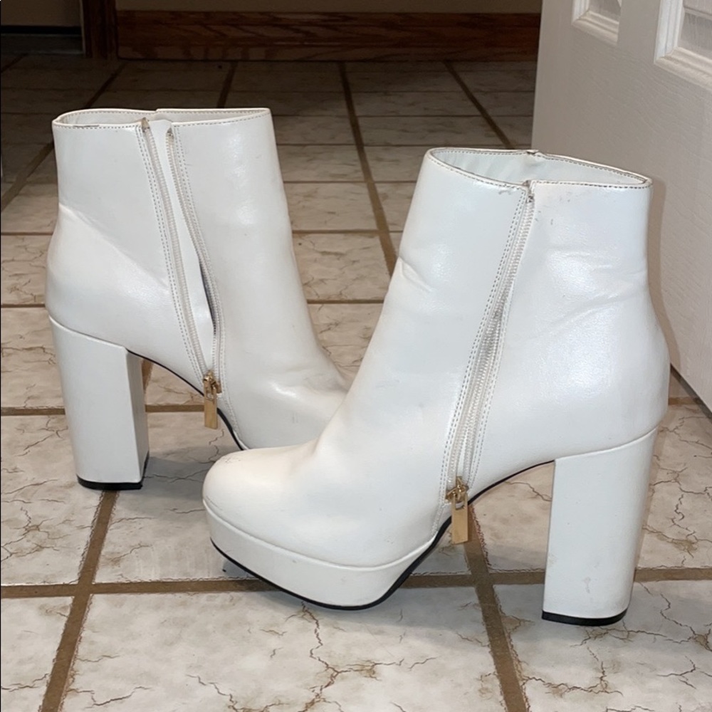 WHITE RETRO BOOTS
